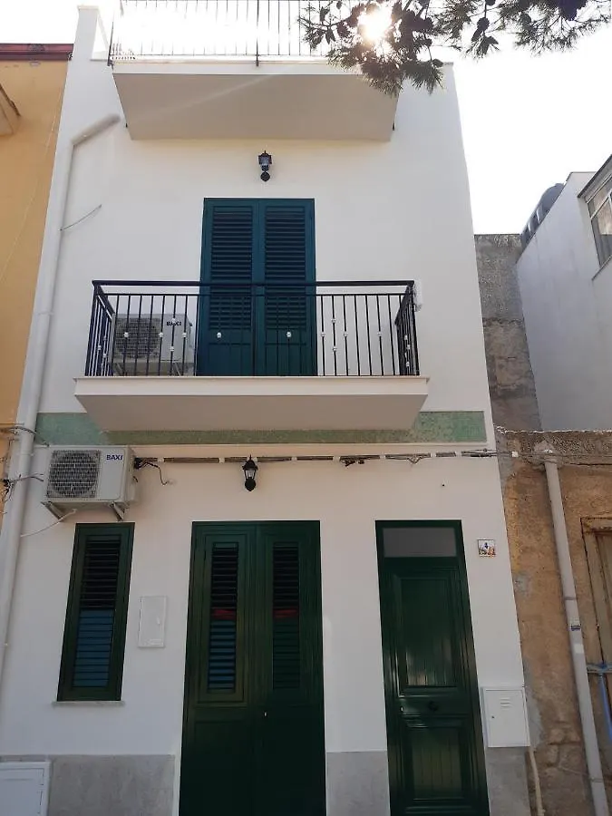 La Casetta Sul Mare Isola delle Femmine 0*,